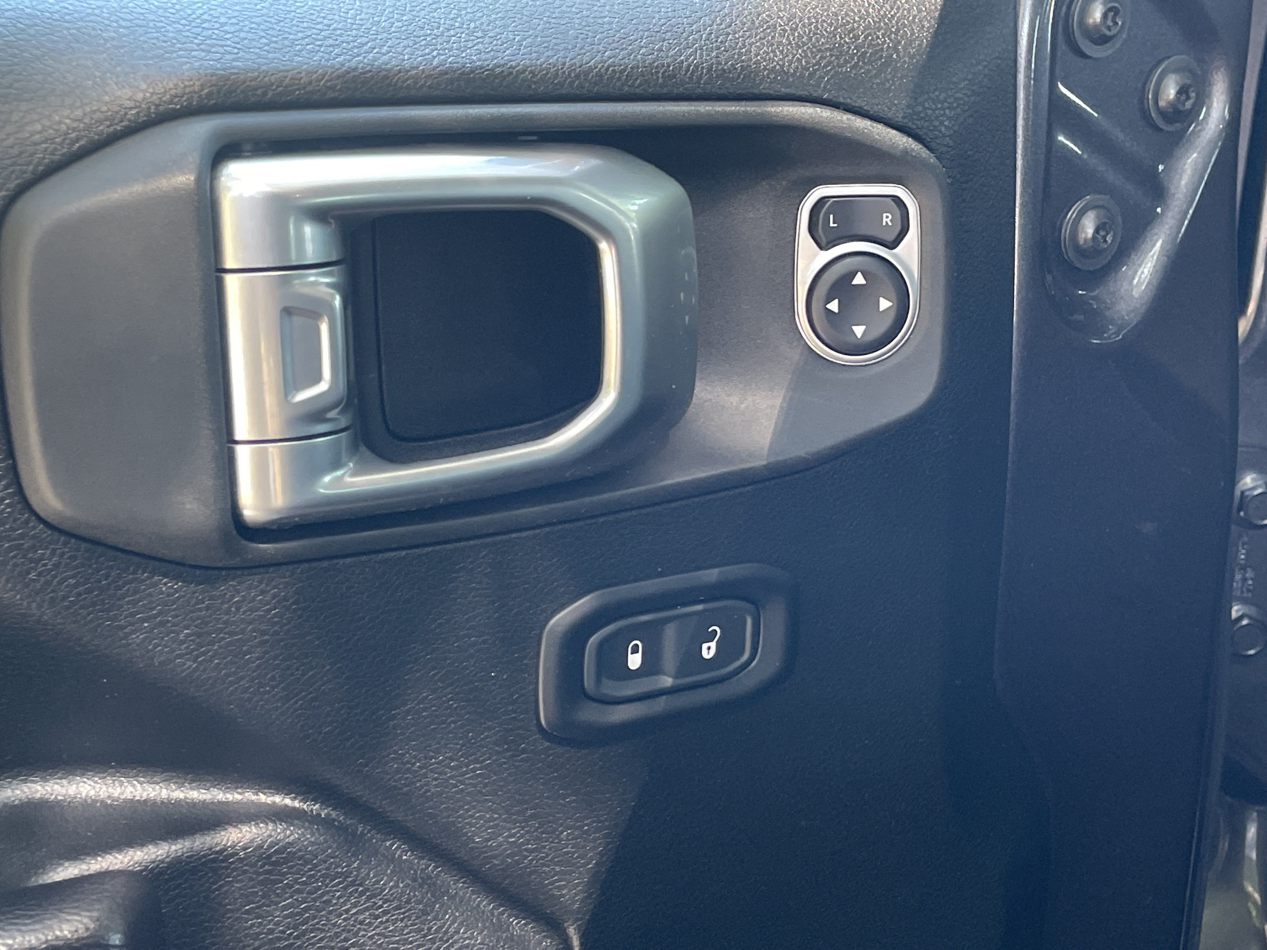 Used 2020 Jeep Wrangler Sport AWD/4WD image 14