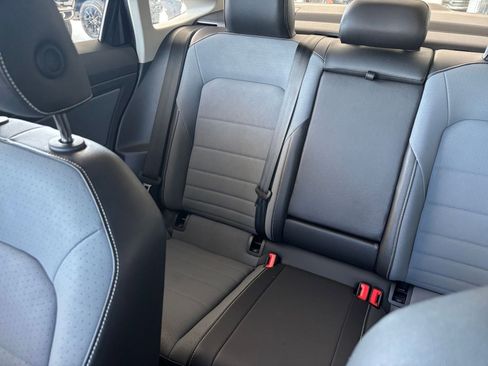 Used 2025 Volkswagen Jetta SE image 43