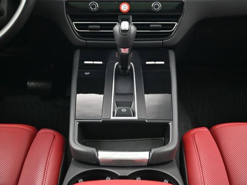 Used 2024 Porsche Macan S image 10