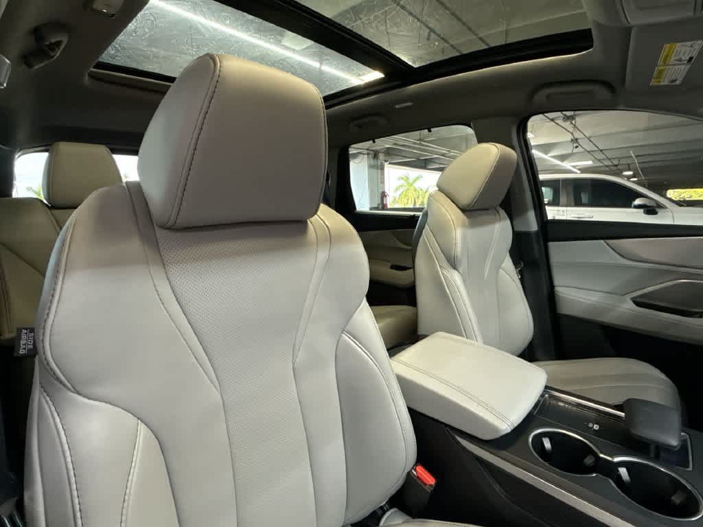 Used 2024 Acura MDX w/ Technology Package FWD image 12