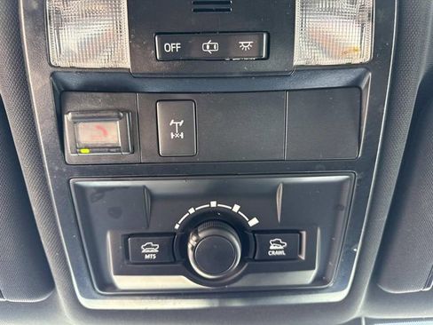 Used 2021 Toyota Tacoma TRD Off-Road w/ Technology Package AWD/4WD image 18