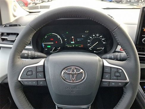 New 2026 Toyota Sienna XLE image 9