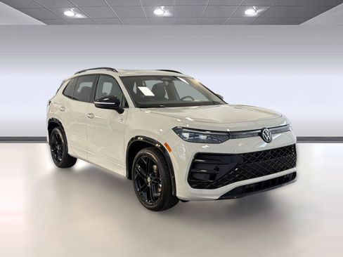 New 2026 Volkswagen Tiguan SE R-Line FWD image 7