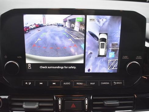 Used 2024 Nissan Pathfinder SL w/ Lighting Package (N92) image 26