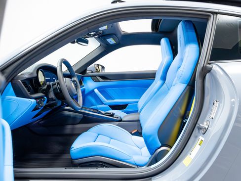 Used 2024 Porsche 911 Carrera image 7