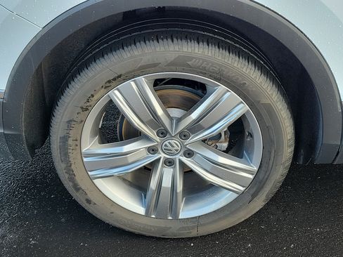 Used 2018 Volkswagen Tiguan SEL Premium AWD/4WD image 7