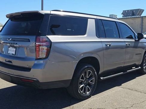 Used 2022 Chevrolet Suburban Z71 w/ Luxury Package AWD/4WD image 9