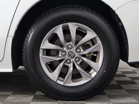 Used 2024 Toyota Sienna XLE FWD image 17