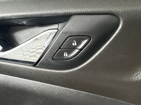 Used 2020 GMC Acadia SLE w/ Driver Convenience Package FWD image 17