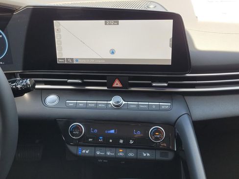 New 2025 Hyundai Elantra Limited image 17