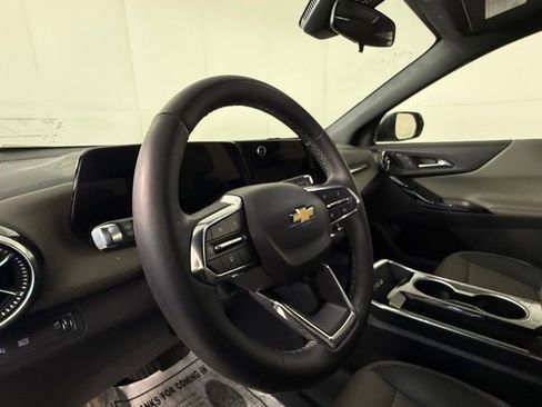 Used 2025 Chevrolet Equinox LT w/ Convenience Package II image 18