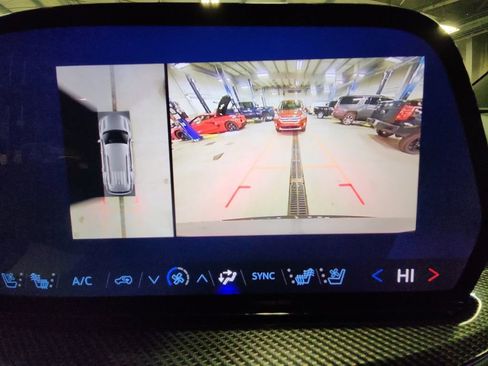 Certified 2025 Chevrolet Traverse High Country w/ LPO, Illumination Package image 18