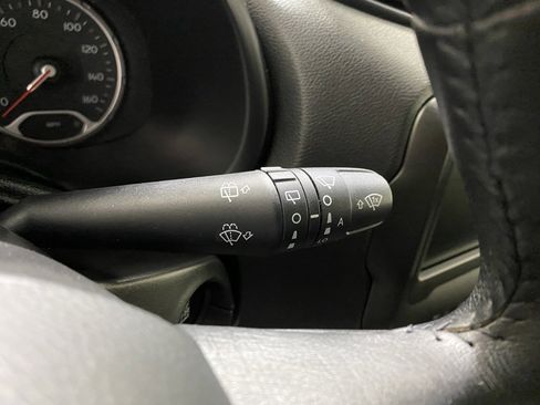 Used 2020 Jeep Renegade Altitude image 31