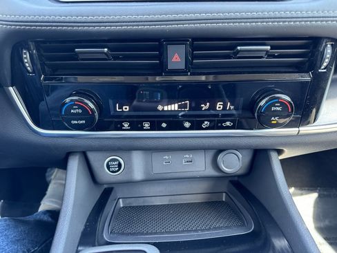 Used 2022 Nissan Rogue SV image 29