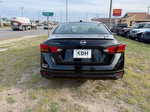 Used 2025 Nissan Altima 2.5 SV FWD image 6
