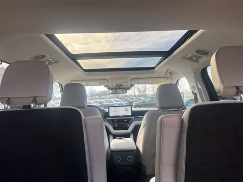 Used 2025 Ford Explorer Platinum w/ Ultimate Package image 21