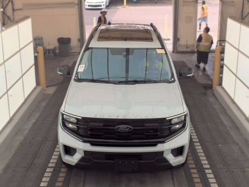 Used 2025 Ford Expedition Active AWD/4WD image 2