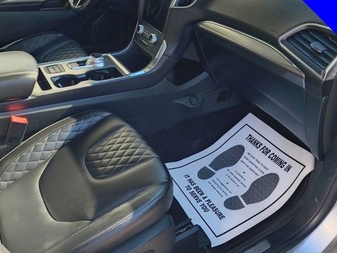 Used 2024 Ford Edge Titanium image 9