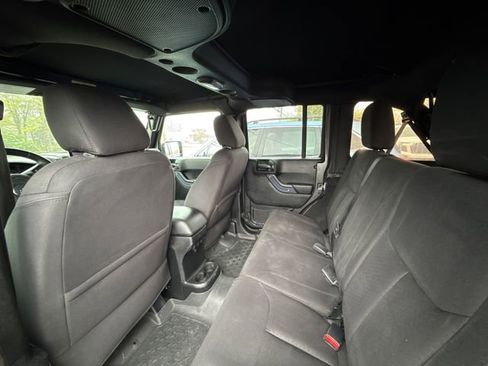 Used 2018 Jeep Wrangler Unlimited Sport S AWD/4WD image 32