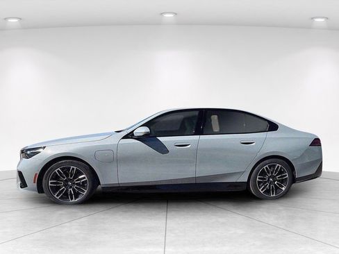 New 2026 BMW 550e xDrive w/ Executive Package AWD/4WD image 7