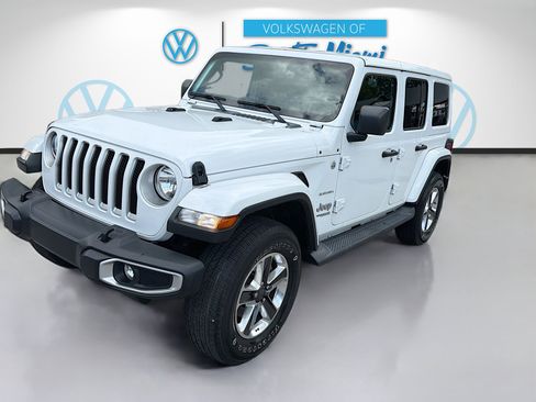 Used 2019 Jeep Wrangler Unlimited Sahara AWD/4WD image 3