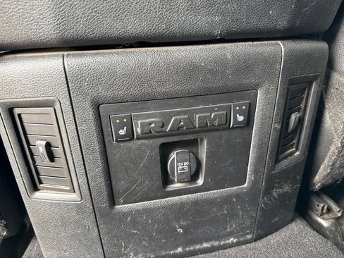 Used 2018 RAM 1500 Laramie w/ Convenience Group AWD/4WD image 15