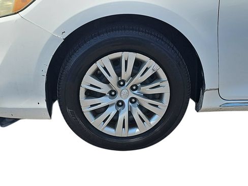 Used 2014 Toyota Camry LE FWD image 29