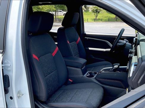 Used 2024 Chevrolet Colorado Z71 w/ Z71 Convenience Package 2 image 7