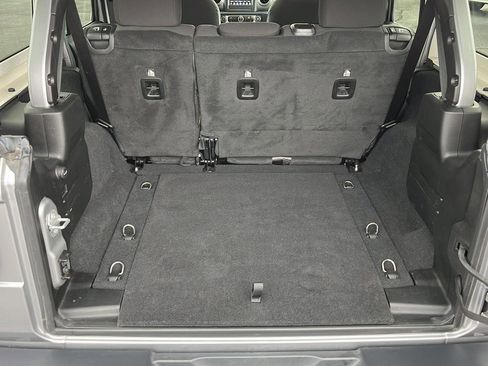 Used 2019 Jeep Wrangler Unlimited Sahara AWD/4WD image 39