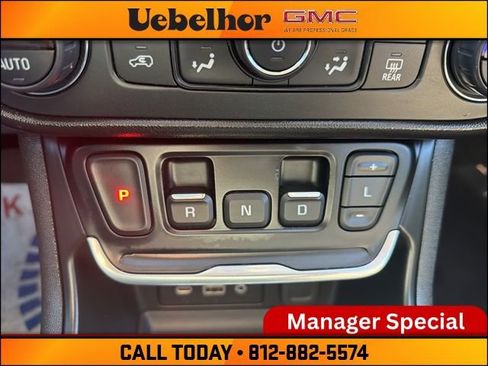 Used 2020 GMC Terrain Denali w/ Denali Premium Package FWD image 28