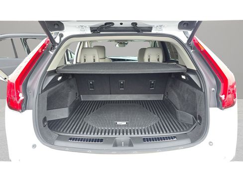 Used 2020 Cadillac XT4 Premium Luxury image 16