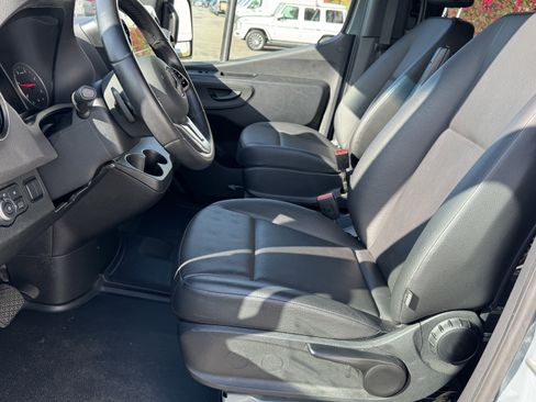 Used 2023 Mercedes-Benz Sprinter 2500 image 22