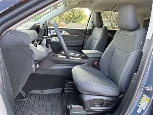 Used 2025 Ford Explorer Active image 15