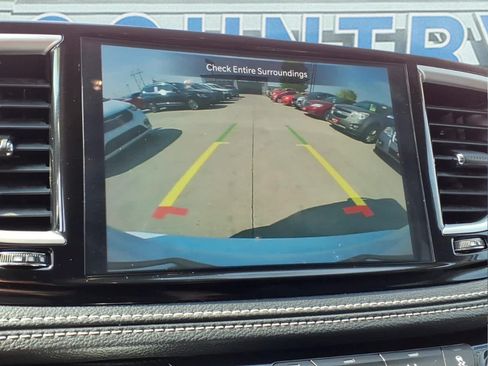 Used 2024 Chrysler Pacifica Touring-L FWD image 19