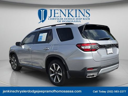 Used 2025 Honda Pilot Touring image 7