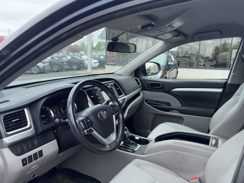 Used 2015 Toyota Highlander Plus AWD/4WD image 9