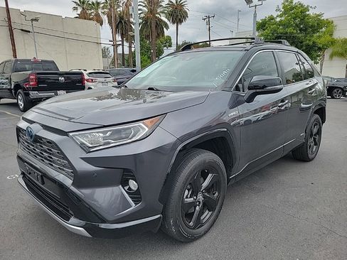 Used 2020 Toyota RAV4 XSE AWD/4WD image 3