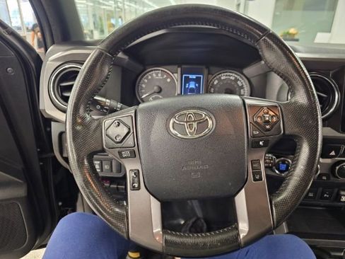 Used 2019 Toyota Tacoma TRD Off-Road image 15