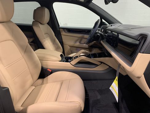 New 2026 Porsche Cayenne image 29