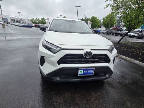 Used 2023 Toyota RAV4 LE AWD/4WD image 9
