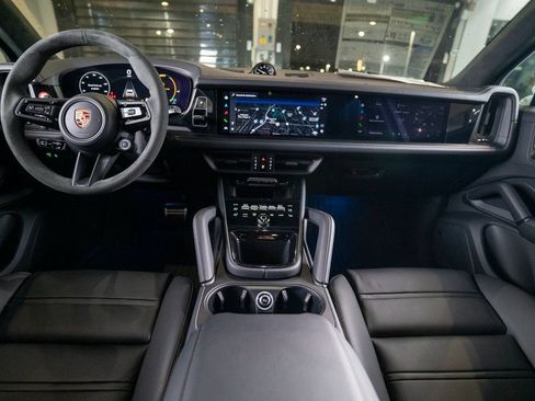 New 2026 Porsche Cayenne GTS AWD/4WD image 18