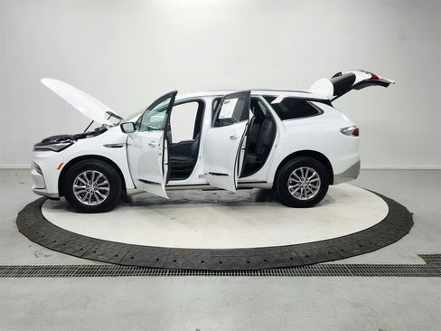 Used 2024 Buick Enclave Premium image 12