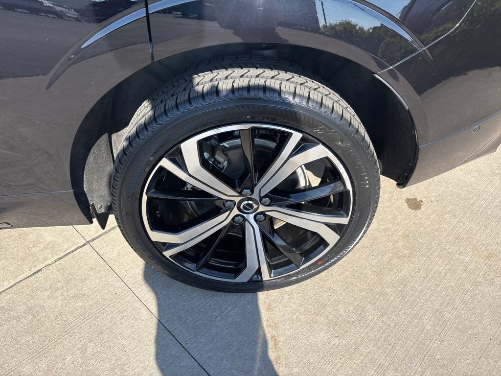 Certified 2024 Volvo XC60 T8 Ultimate w/ Protection Package Premier AWD/4WD image 16