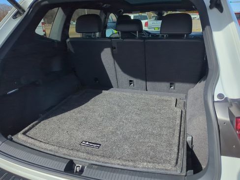 Used 2022 Volkswagen Tiguan SEL R-Line image 38