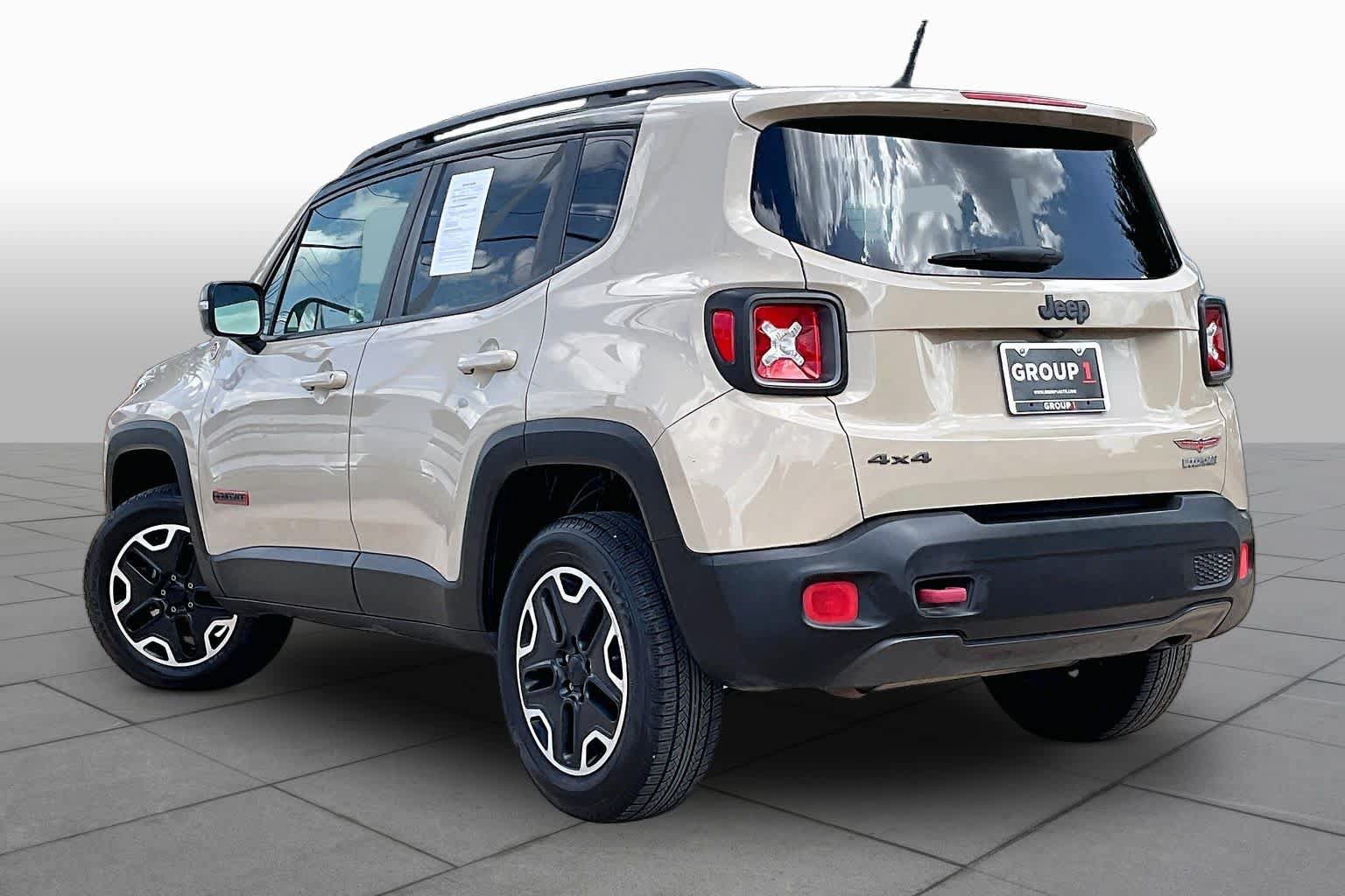 Used 2015 Jeep Renegade Trailhawk AWD/4WD image 12