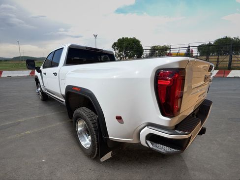 Used 2022 GMC Sierra 3500 Denali AWD/4WD image 4