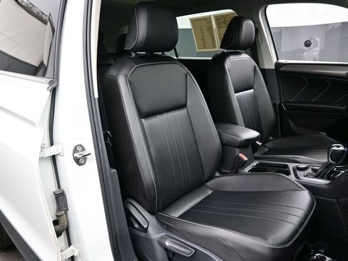 Used 2022 Volkswagen Tiguan SE w/ Panoramic Sunroof Package AWD/4WD image 14