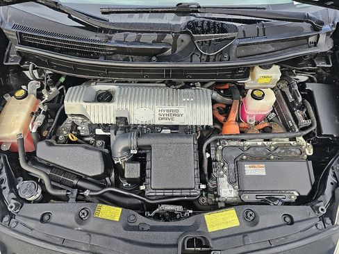 Used 2013 Toyota Prius One image 9