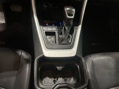 Used 2020 Toyota RAV4 XLE Premium image 20