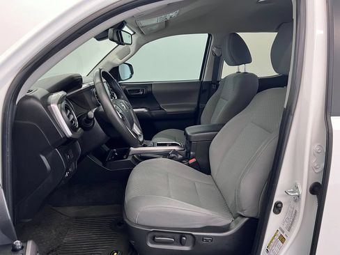 Used 2023 Toyota Tacoma SR5 AWD/4WD image 5